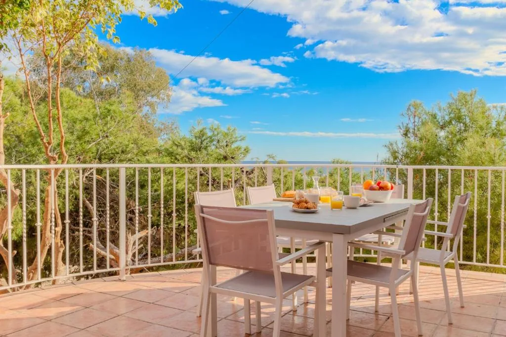 Villa — The Ocean Retreat - Beach Villa 30m next to the sea