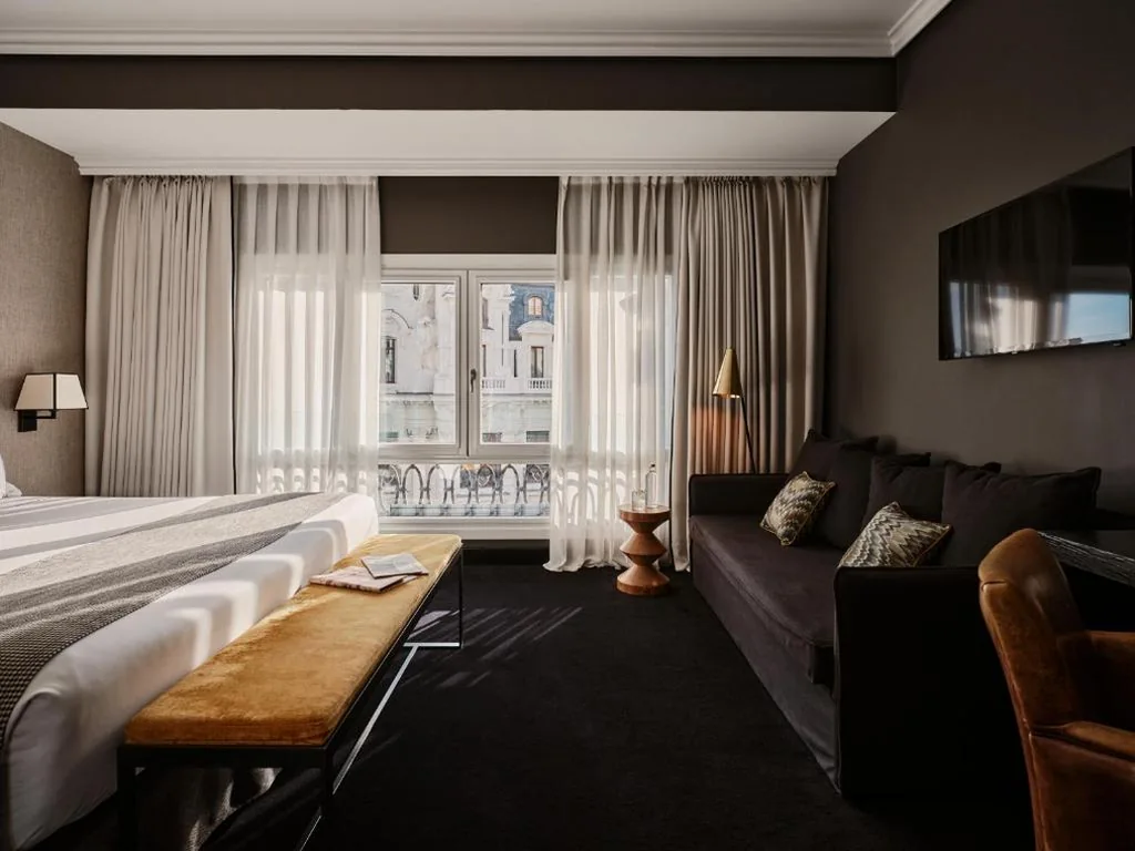 Habitación Deluxe con cama extragrande — The Principal Madrid, Small Luxury Hotels