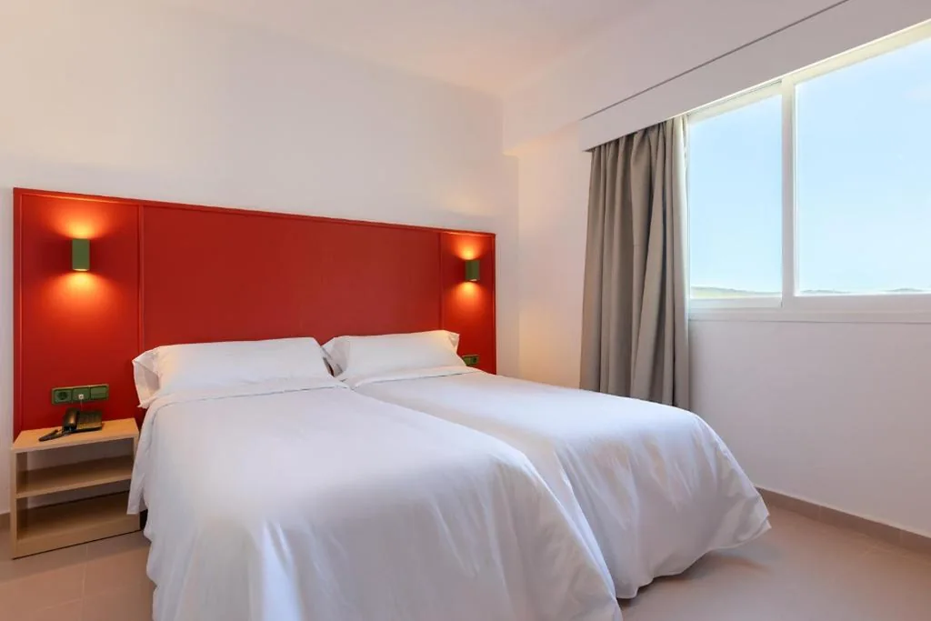 Günstiges Doppelzimmer mit 2 Betten — The Red Hotel - Adults Only
