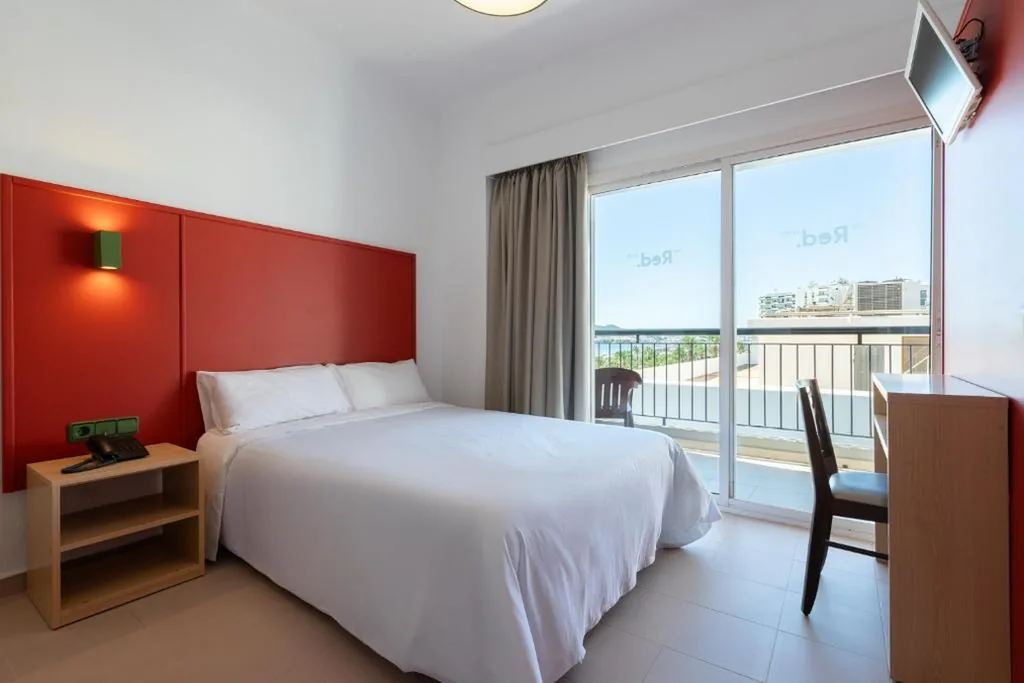 Zimmer mit Straßenblick — The Red Hotel - Adults Only