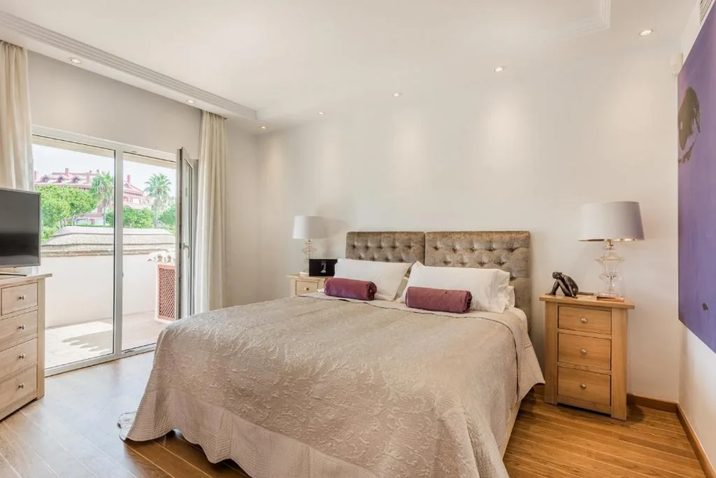 Habitación Doble Superior — The Residence by the Beach House Marbella