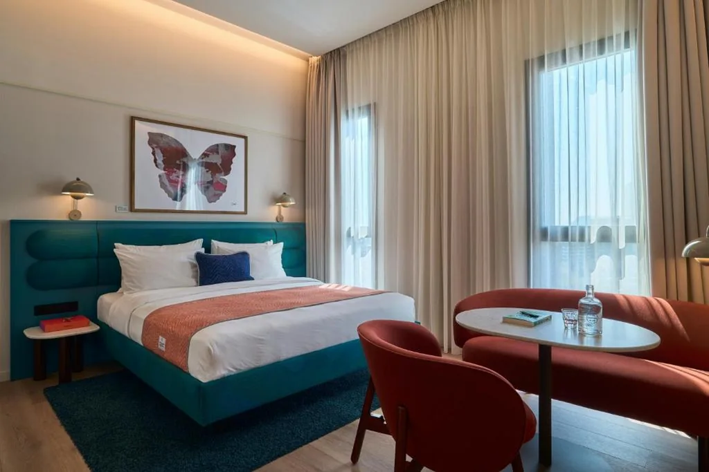 Habitación Doble Superior — The Social Hub Barcelona Poblenou Extended Stay