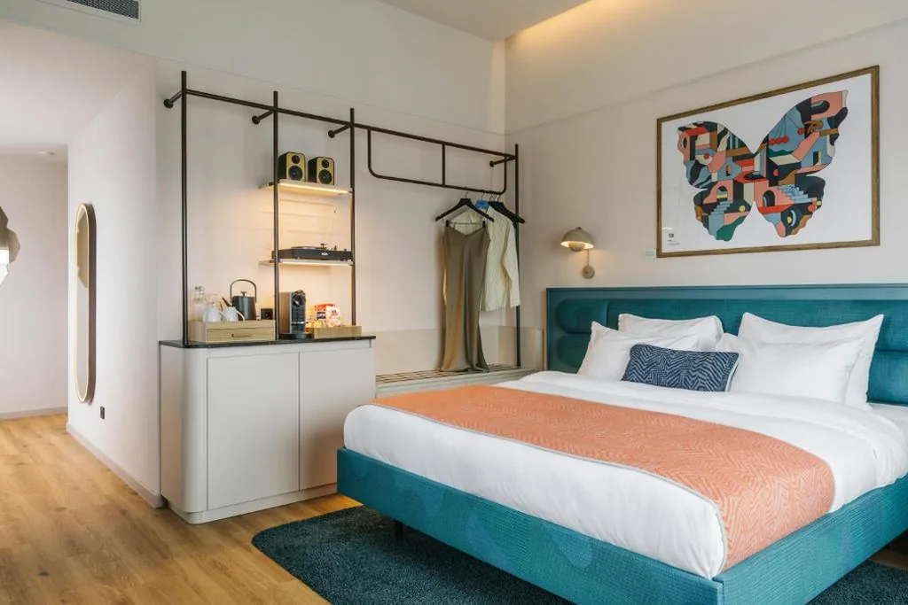 Camera Superior con letto matrimoniale — The Social Hub Barcelona Poblenou