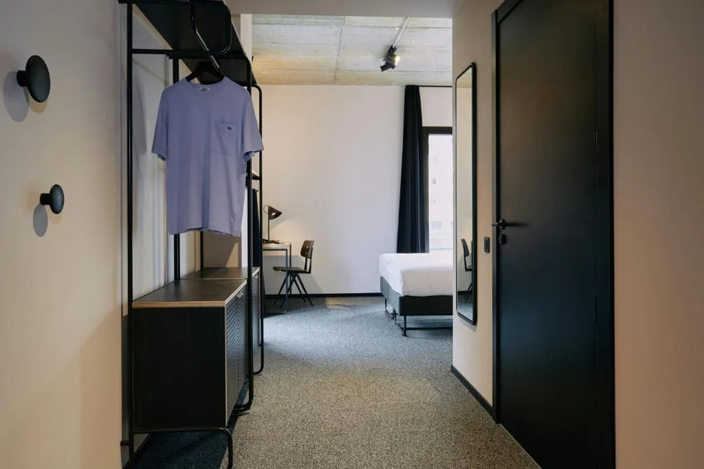 Alojamiento Estándar con cama grande - Adaptada para personas con movilidad reducida — The Social Hub San Sebastián