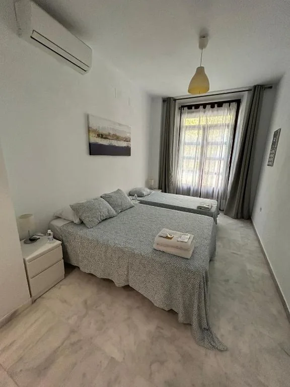 Camera tripla con bagno privato — The Spot Central Hostel