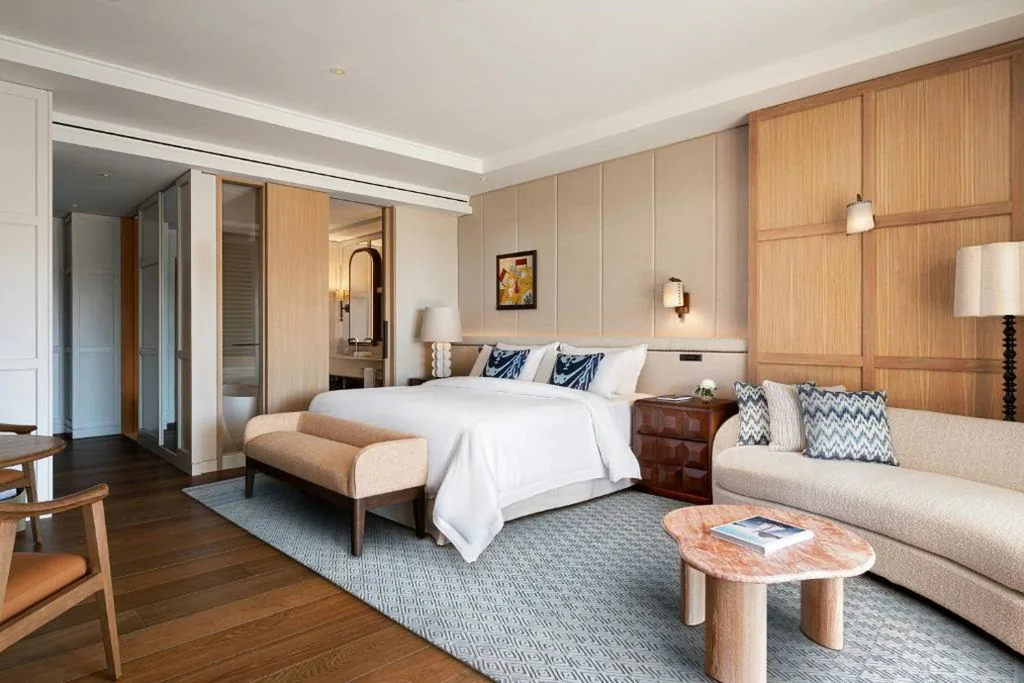 Grand Junior Suite com vista para o resort no edifício principal — The St. Regis Mardavall Mallorca Resort