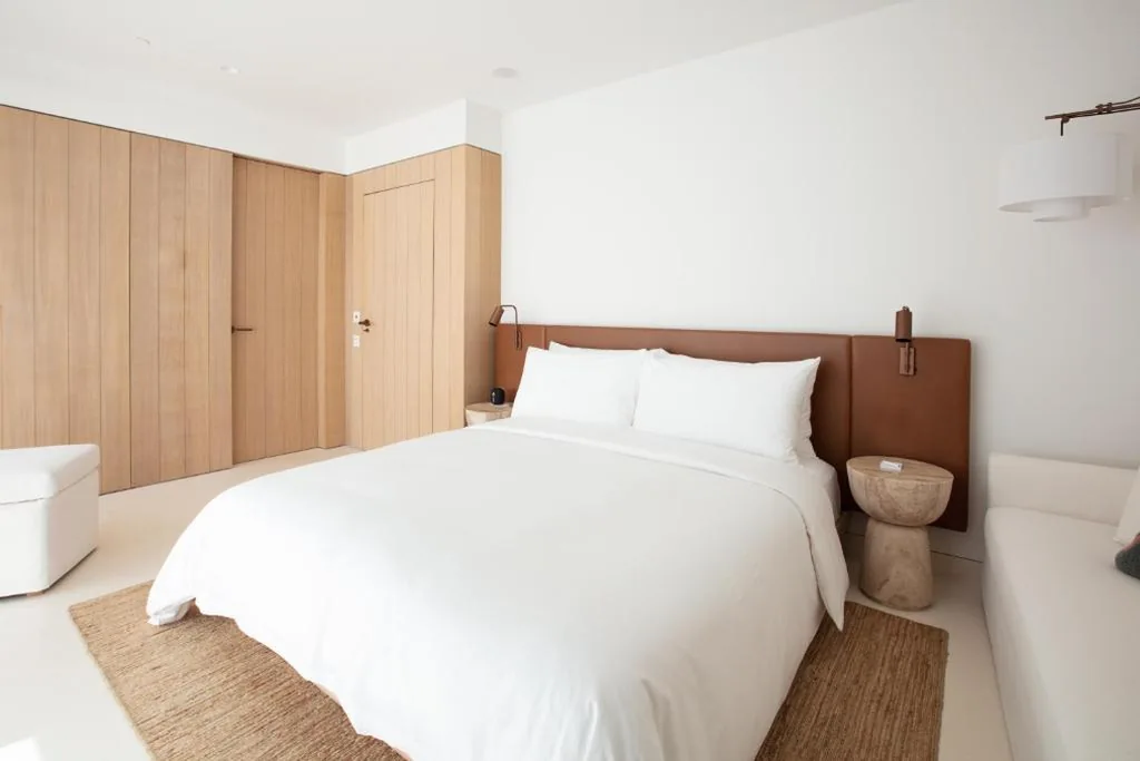 Camera Deluxe con letto extra-large — The Standard, Ibiza