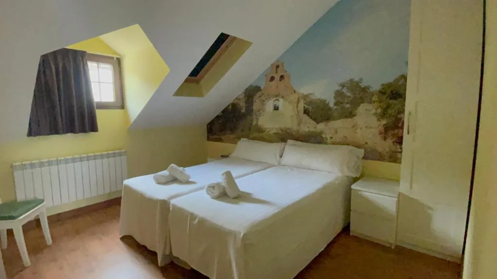 Habitación Doble - 1 o 2 camas — The Way Hostel Molinaseca -Grupo Rosa Azul