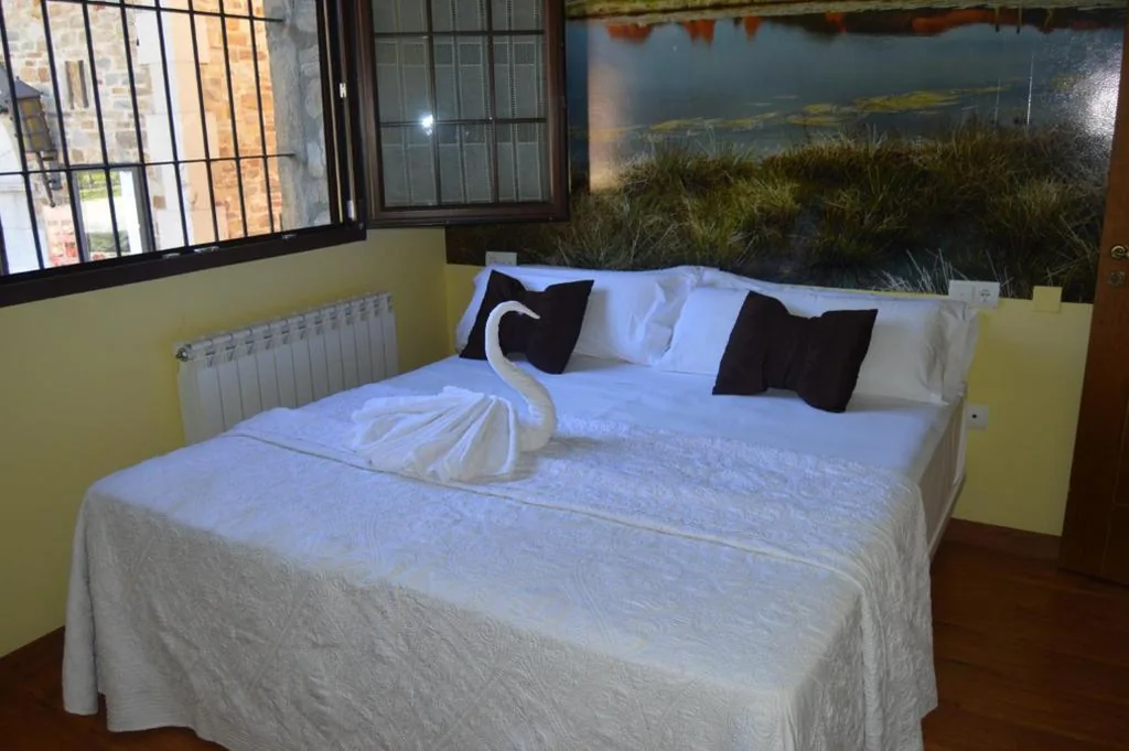 Habitación Doble Económica — The Way Hostel Molinaseca -Grupo Rosa Azul