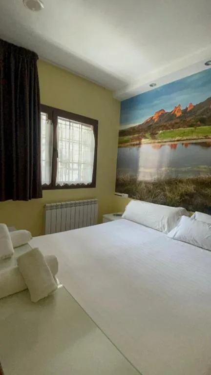 Habitación Doble Económica — The Way Hostel Molinaseca -Grupo Rosa Azul