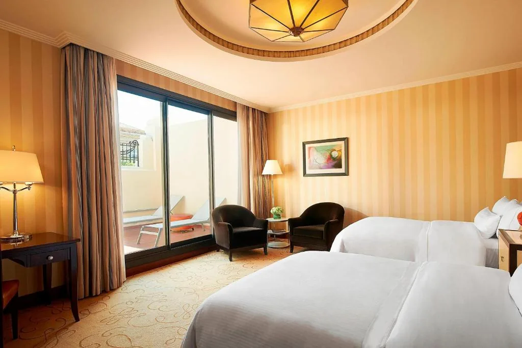 Chambre Supérieure avec très grand lit — The Westin Valencia