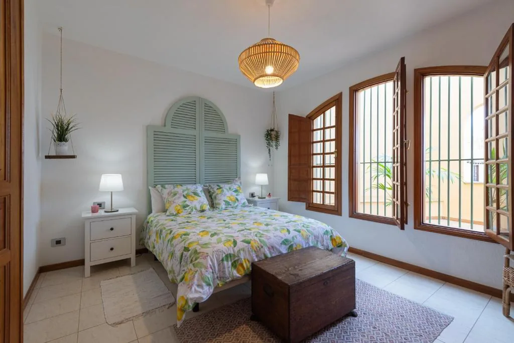 The Yellow House - Solarium - Climatized Pool