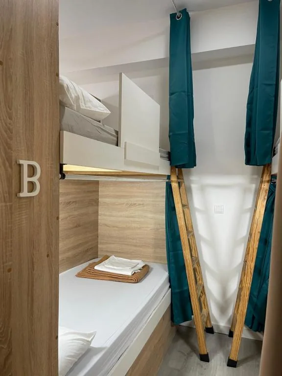 Dormitorio condiviso misto - 4 letti — Therma Pilgrim Hostel