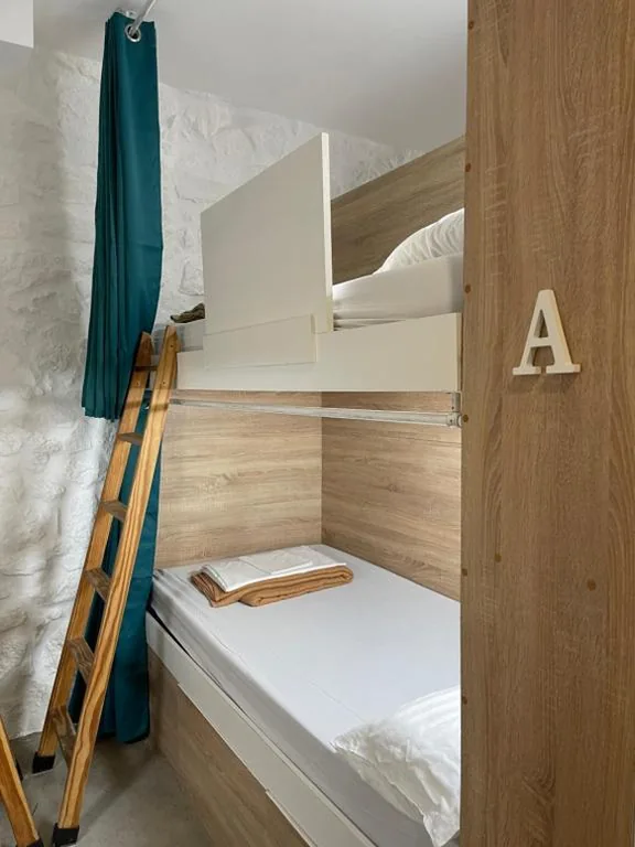 Dormitorio condiviso misto - 4 letti — Therma Pilgrim Hostel
