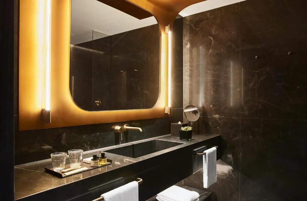 Suite Doppia con vista sulla città e letto king size — Thompson Madrid, by Hyatt