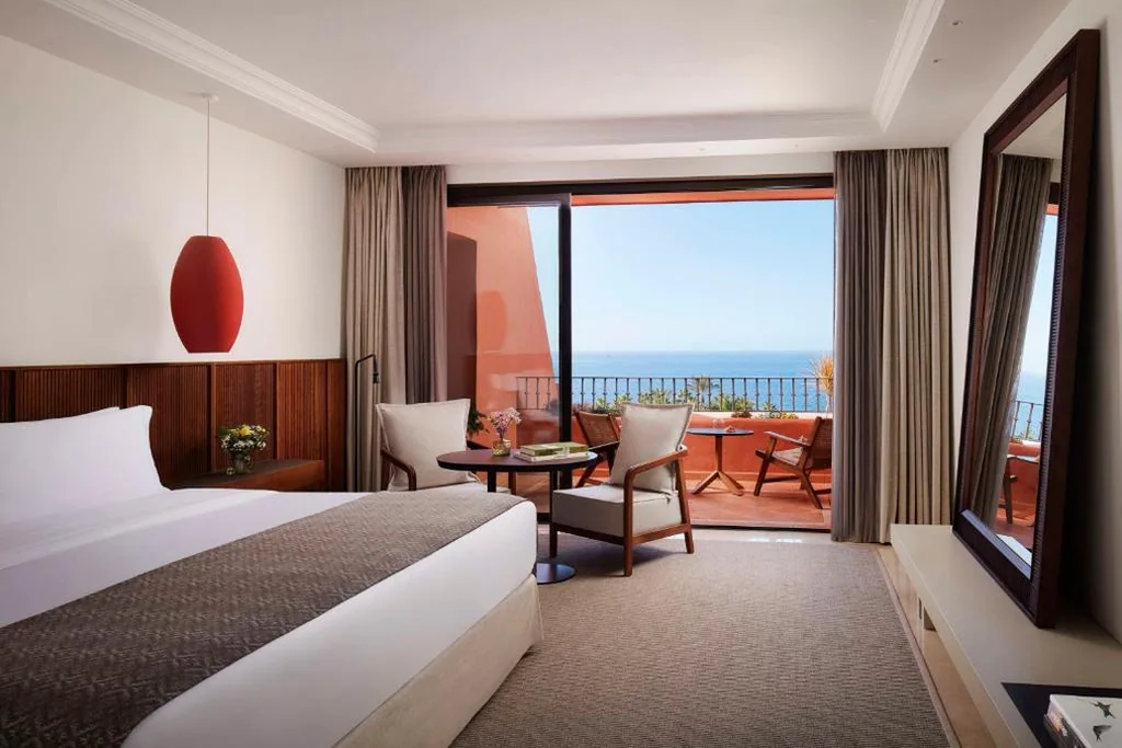 Habitación Doble Premium con vistas al océano y cama supletoria (2 adultos + 1 niño) - 1 o 2 camas — Tivoli La Caleta Resort