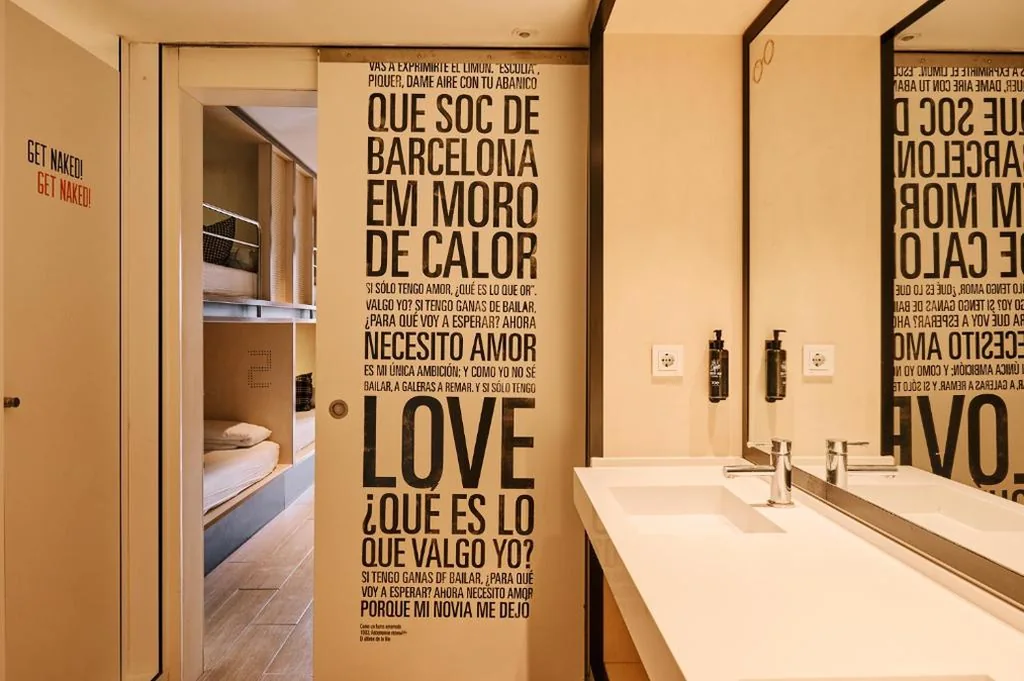 Letto in dormitorio femminile da 6 posti — TOC Hostel Barcelona