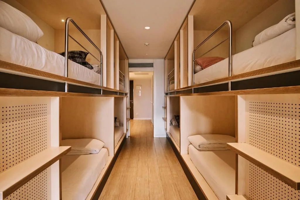 Letto in dormitorio femminile da 8 posti — TOC Hostel Barcelona