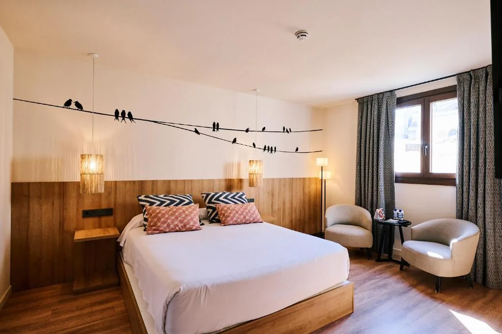 Habitación Doble con baño privado — Toc Hostel Granada