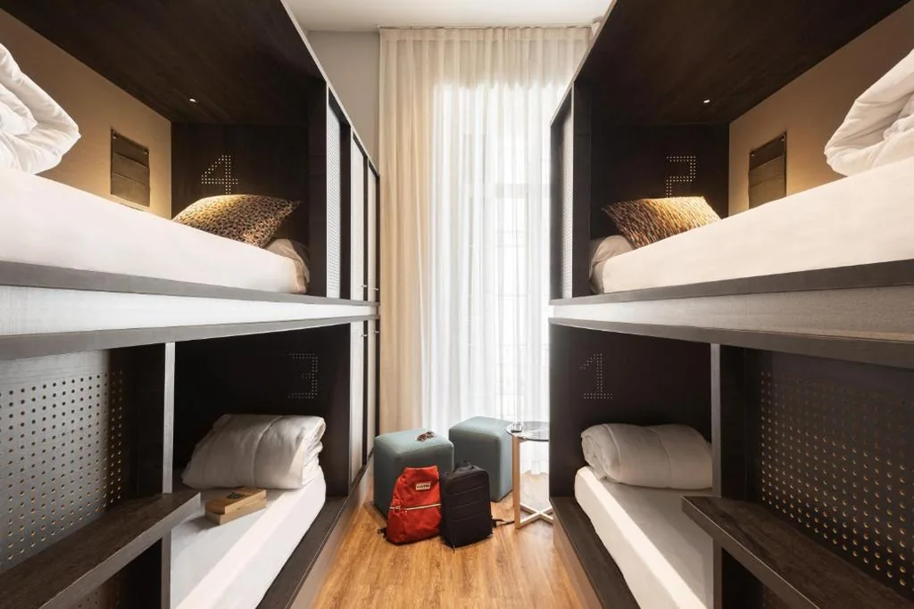 専用バスルーム付き4人部屋 — TOC Hostel Malaga