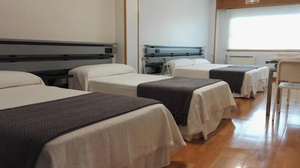 Standard-Vierbettzimmer — Toctoc Rooms