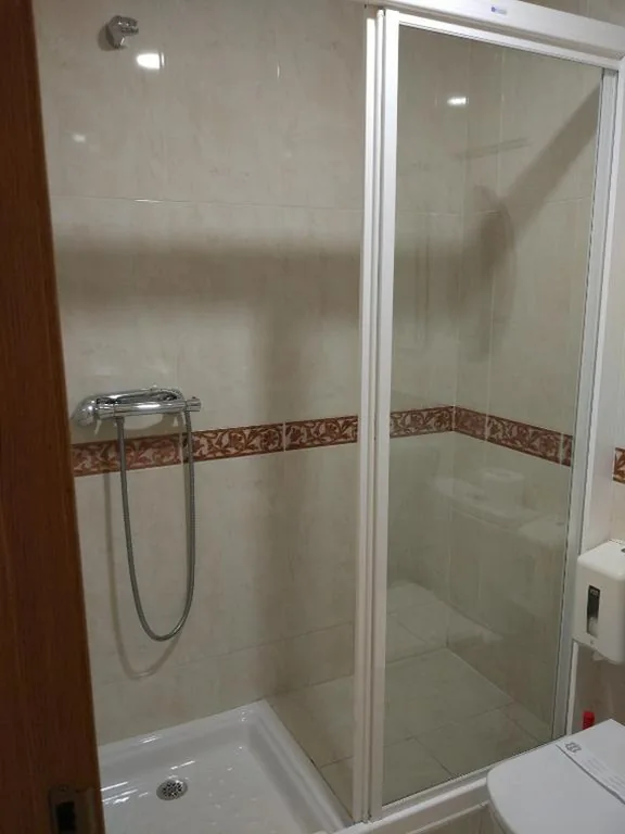 Standard-Doppelzimmer mit 2 Doppelbetten — Toctoc Rooms