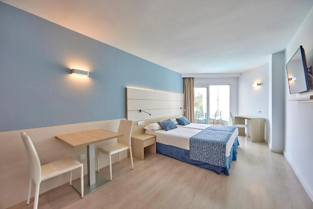 Doppelzimmer mit Balkon — Tomir Portals Suites - Adults Only
