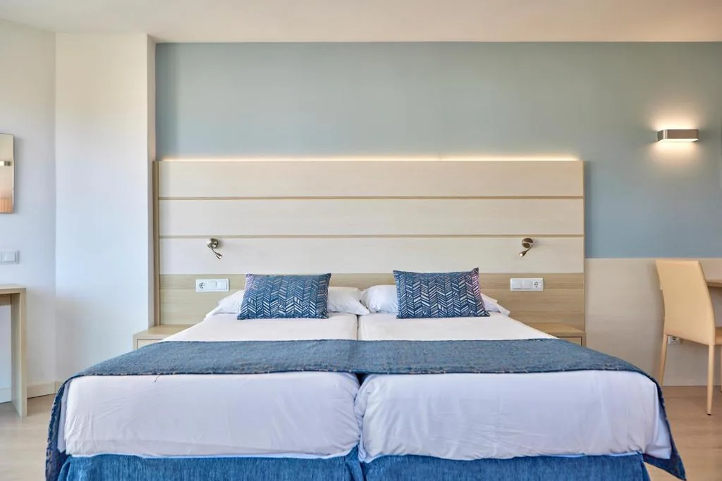 Doppelzimmer mit großer Terrasse — Tomir Portals Suites - Adults Only