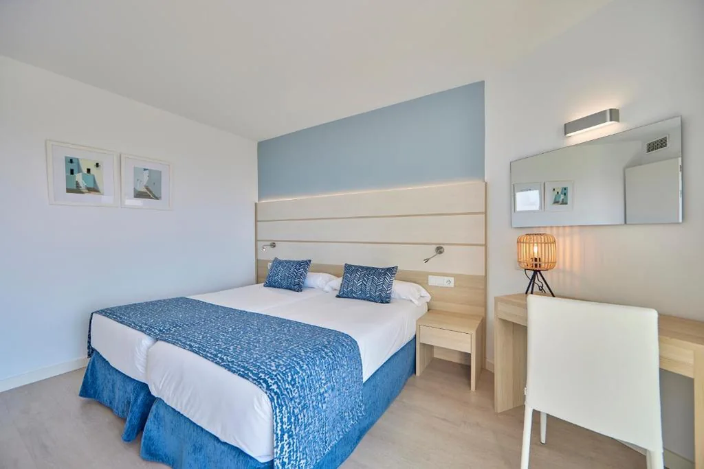Junior-Suite mit Balkon — Tomir Portals Suites - Adults Only