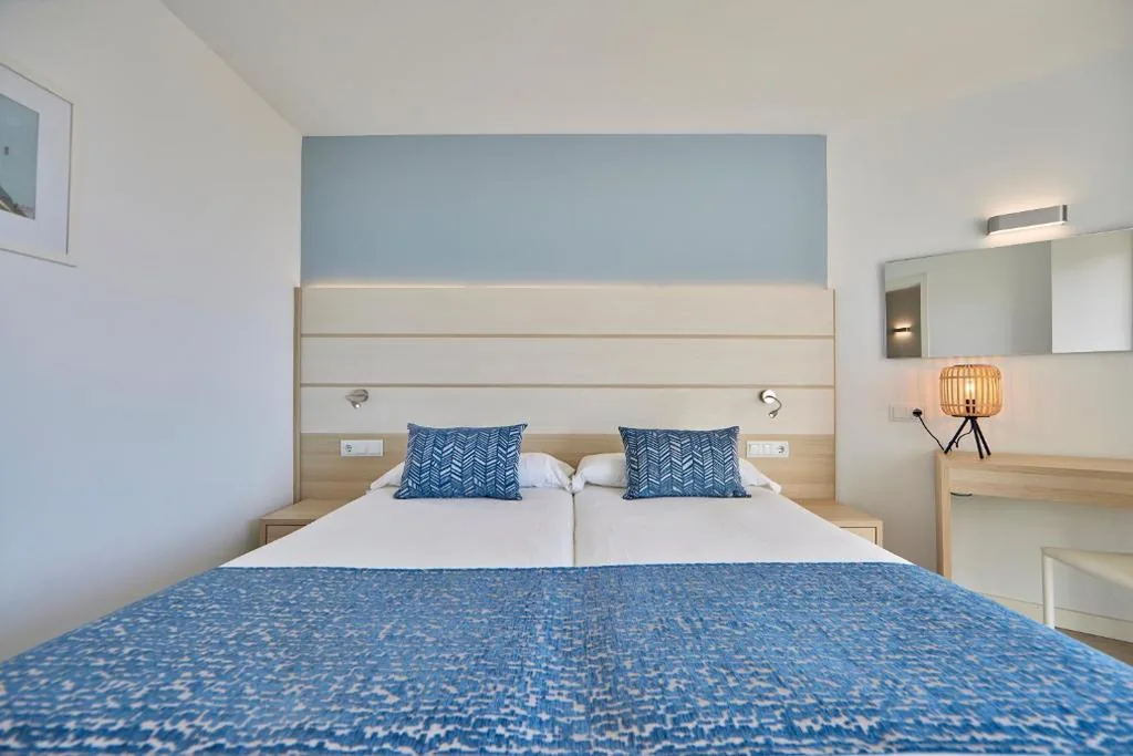 Junior-Suite mit großer Terrasse — Tomir Portals Suites - Adults Only