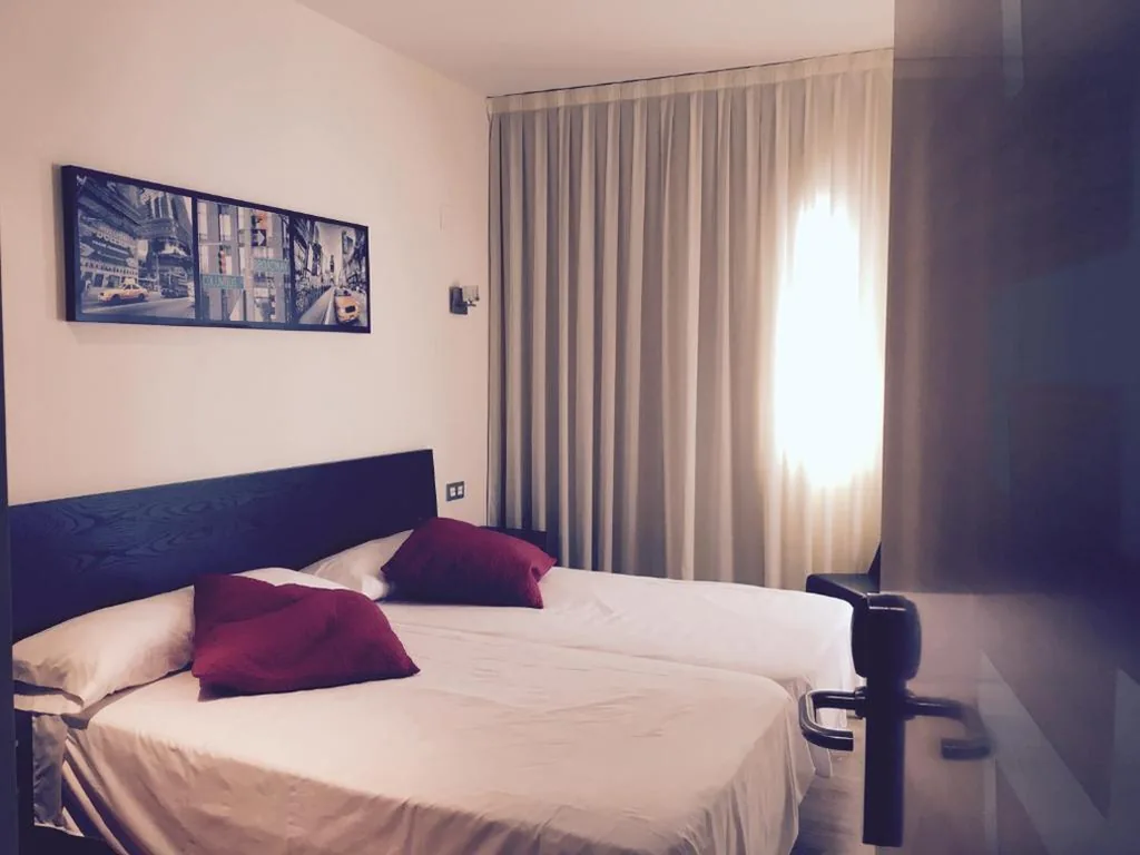 Deluxe Double Room - 2 beds — Torrecobijo
