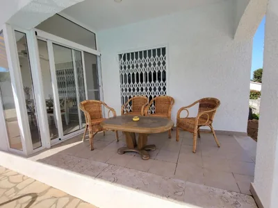 Torredembarra cosy, well equipped house, 5 min. from the beach — Foto 9