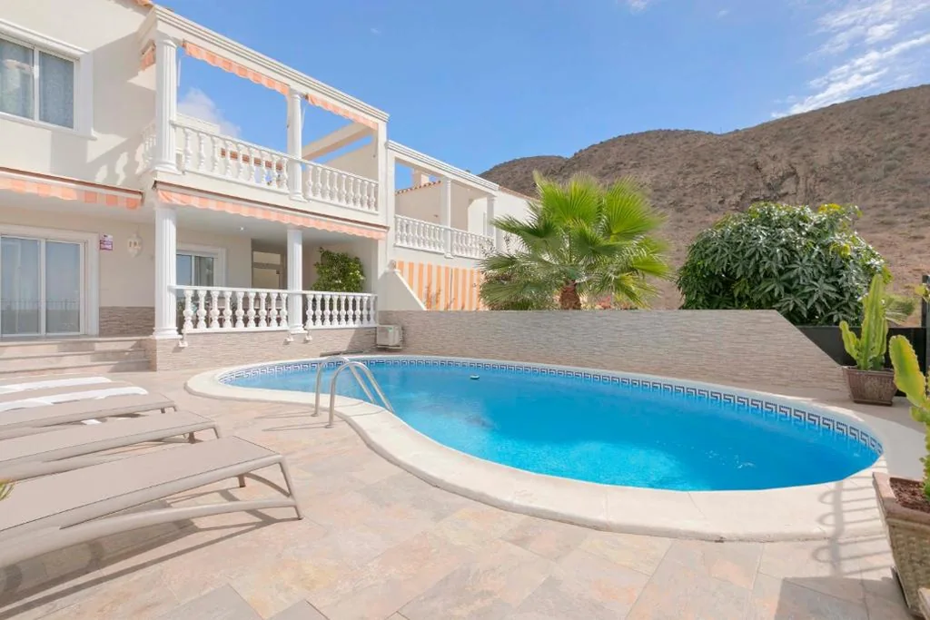 Moradia — Townhouse with private pool!