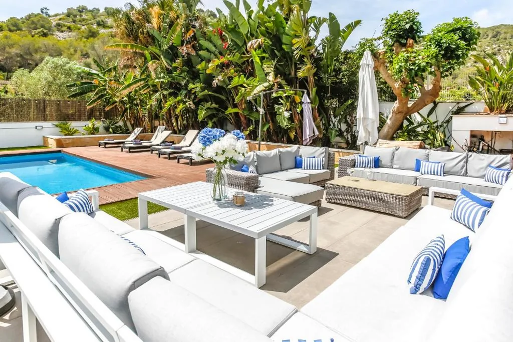 Villa — Tranquil large 6 bedroom family Villa sleeps 15 near Sitges