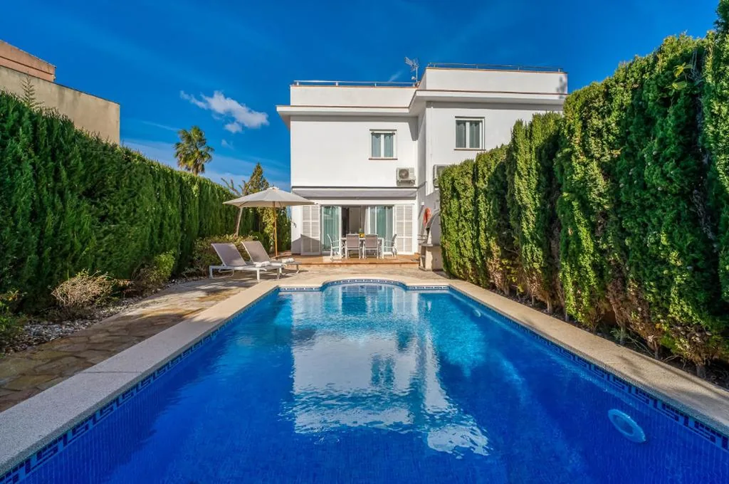 Villa — Traumhafte Villa Marisol für 8 Gäste am Meer
