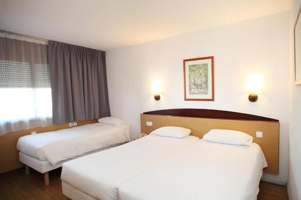 Double Room with Extra Bed - 2 beds — Travelodge Barcelona del Vallés