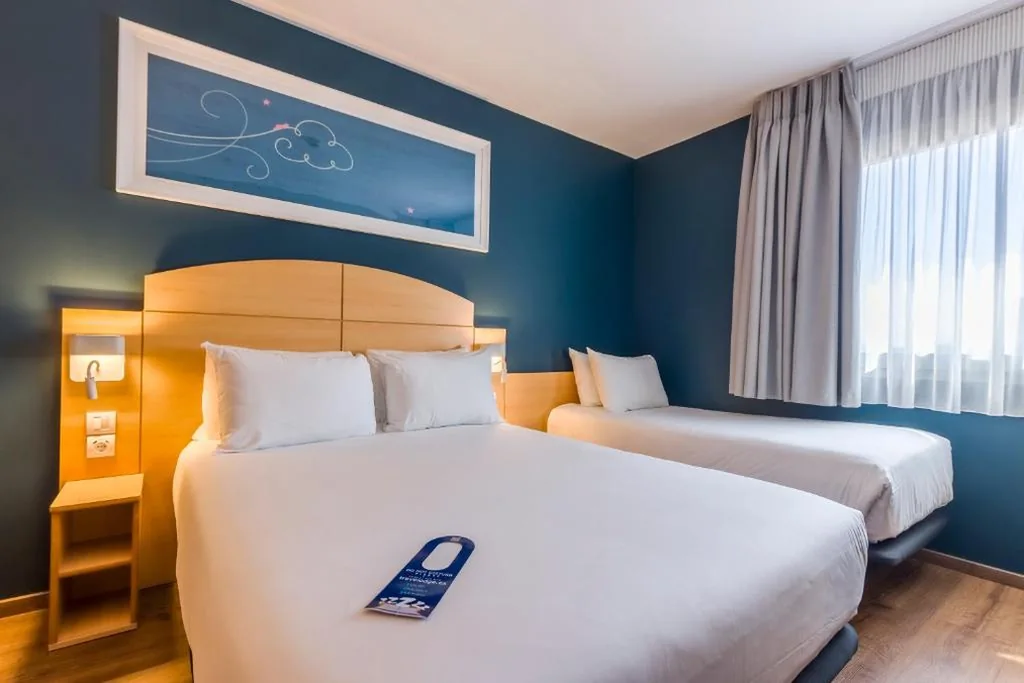 トリプルルーム（ダブルベッド1台＋シングルベッド1台） — Travelodge Madrid Alcalá de Henares