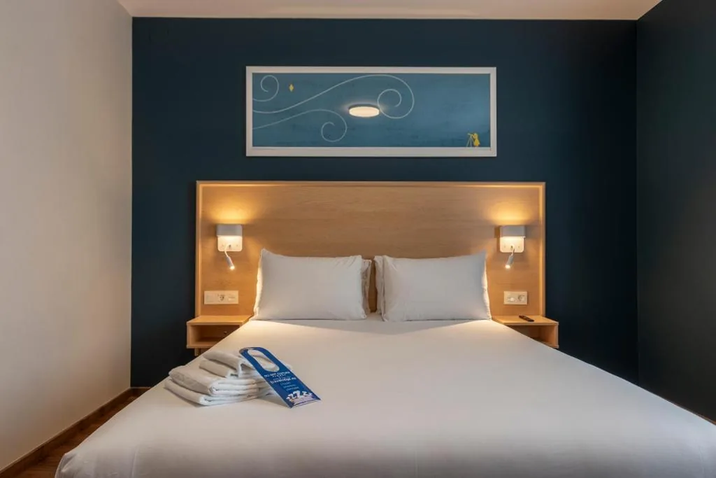 バリアフリーダブルルーム — Travelodge Madrid Arturo Soria