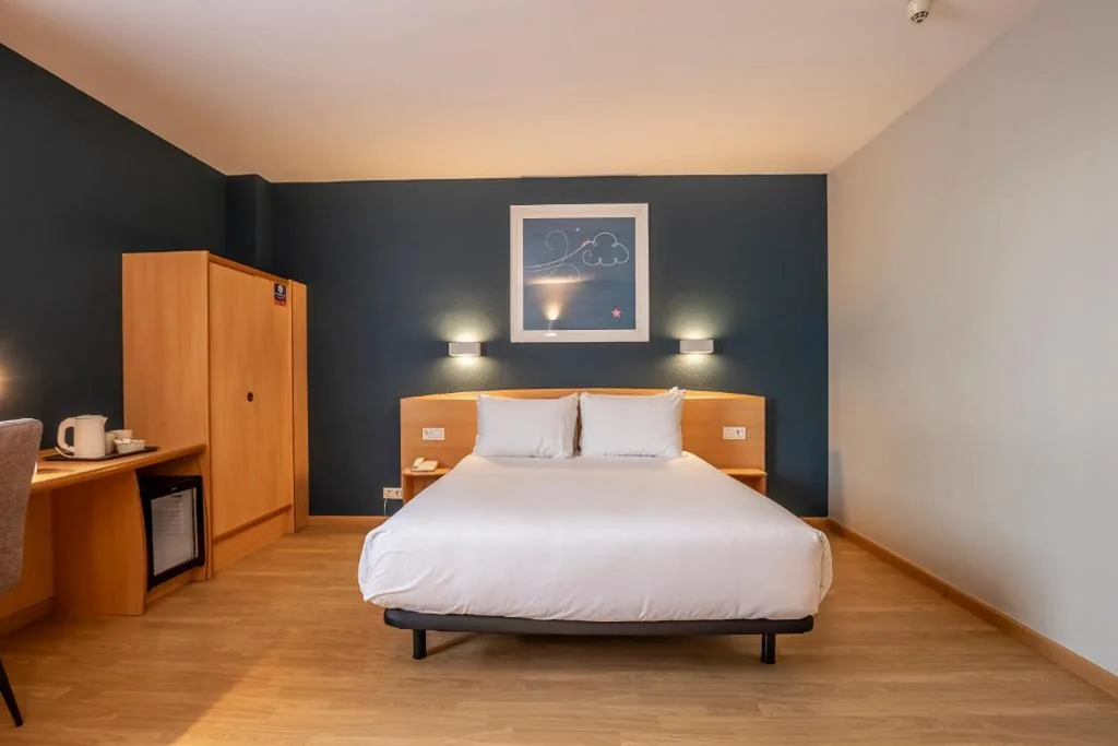 Barrierefreies Doppelzimmer für Personen mit eingeschränkter Mobilität — Travelodge Murcia