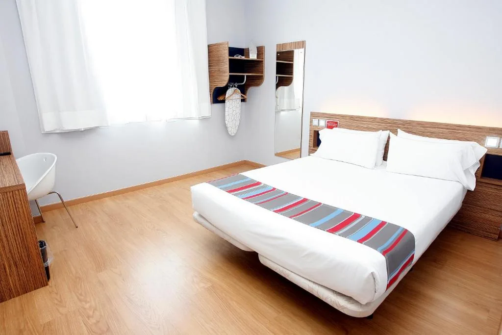 バリアフリーダブルルーム（シングルベッド2台またはダブルベッド1台） — Travelodge Valencia Aeropuerto
