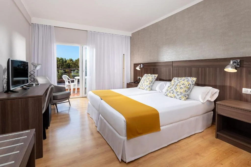 Habitación Triple con vistas a la montaña — TRH Taoro Garden - Only Adults