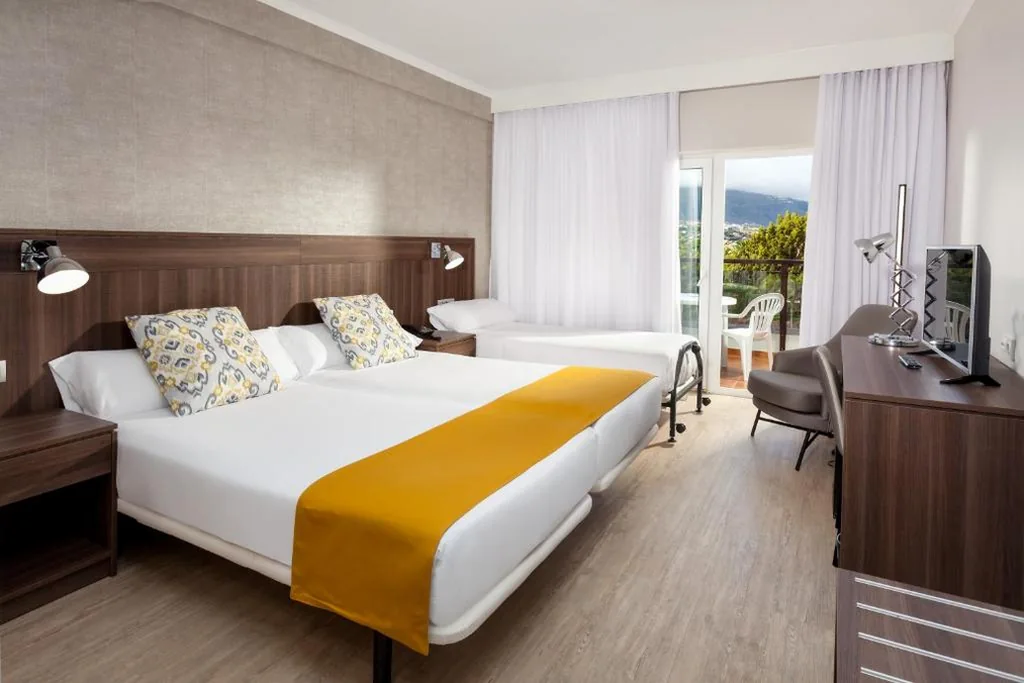 Habitación Triple con vistas al mar — TRH Taoro Garden - Only Adults