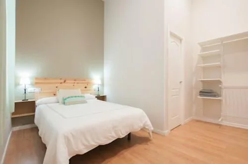 Habitación Doble con baño privado — Triana 103 Rooms & Suites