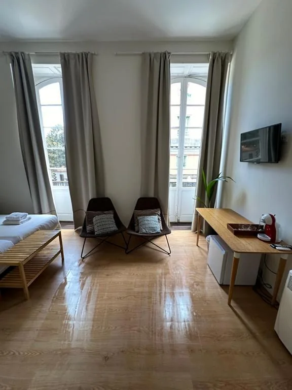 Habitación Doble con vistas a la ciudad - 1 o 2 camas — Triana 103 Rooms & Suites