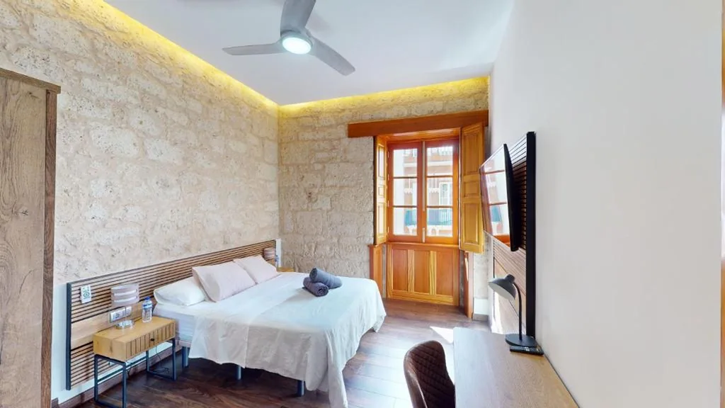 Habitación Doble con baño compartido — Triana Rooms EH