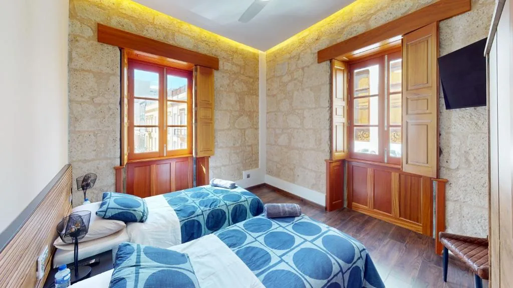 Habitación Doble con baño compartido — Triana Rooms EH