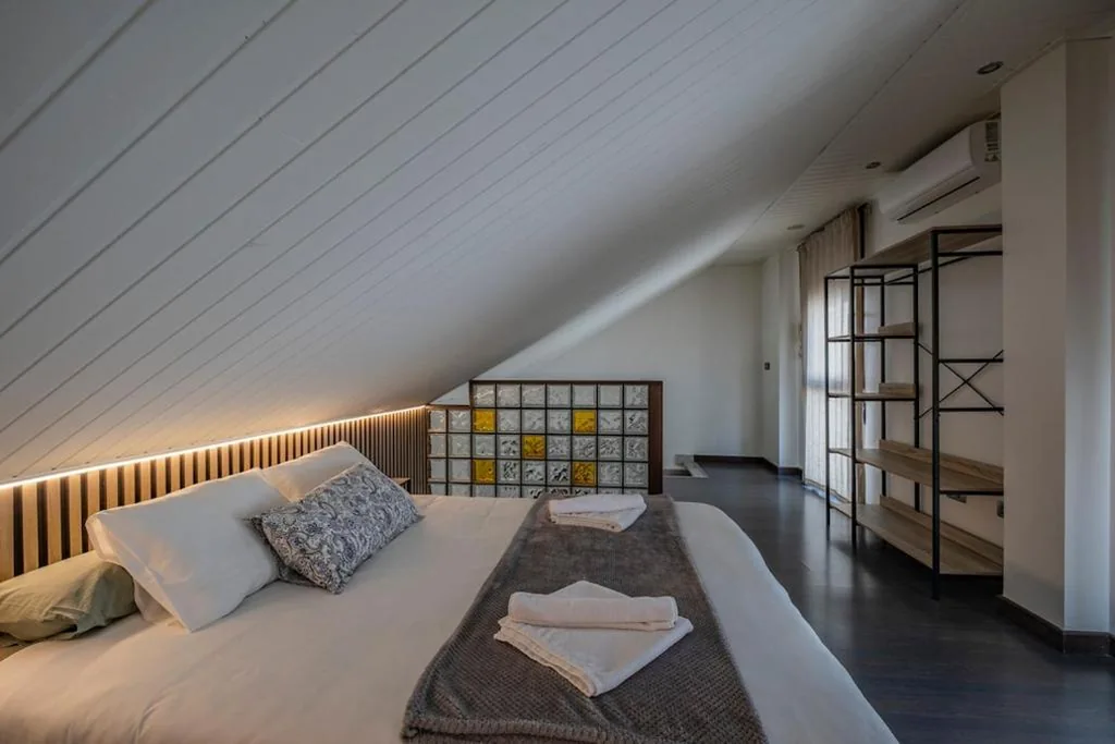 Tríplex con jacuzzi privado y terraza a 1h de Madrid