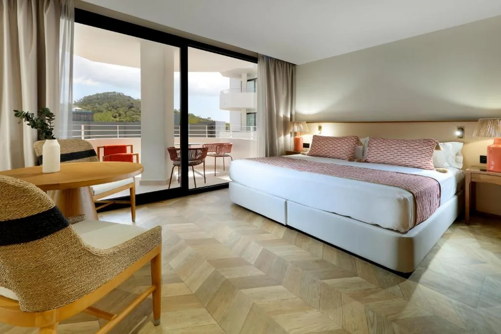 Quarto Deluxe — TRS Ibiza Hotel - Adults Only