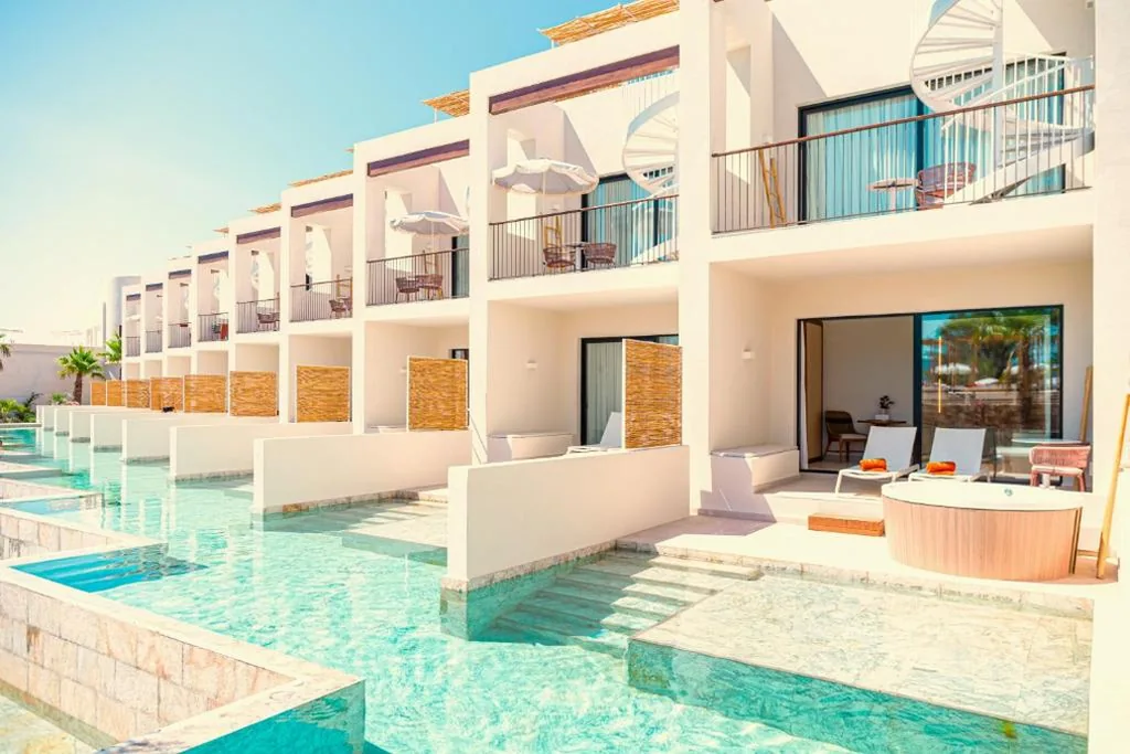 Suite Junior Signature Level com acesso direto à piscina — TRS Ibiza Hotel - Adults Only