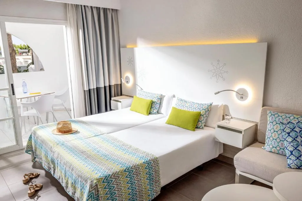 标准双人间（2位成人） — TUI MAGIC LIFE Cala Pada - All Inclusive